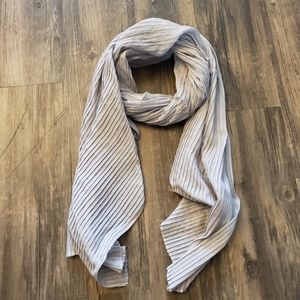 Grey & pink ruffle-like scarf